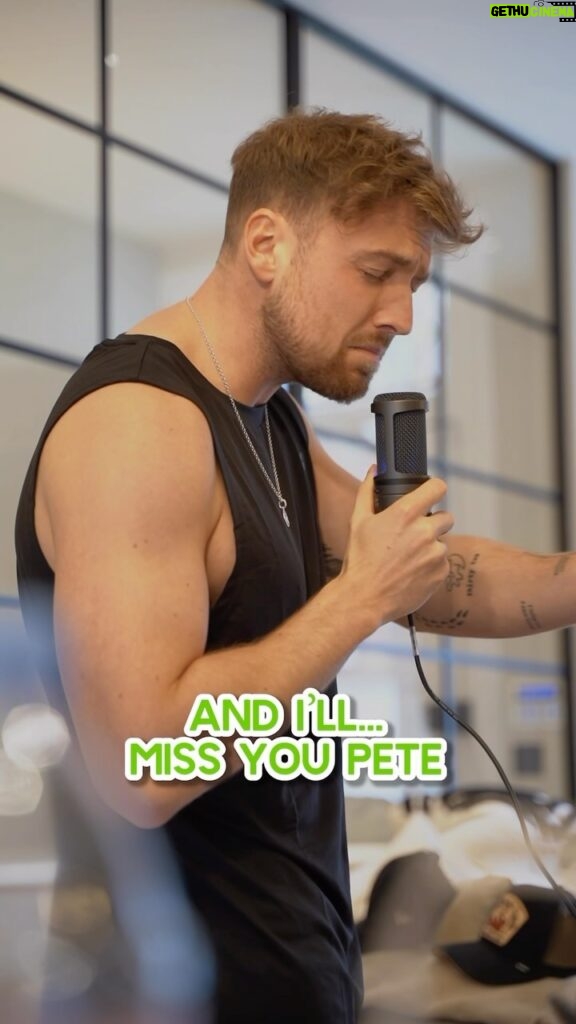 Sam Thompson Instagram - I’ll miss you Pete 🥺🐍🐛 #ImACeleb