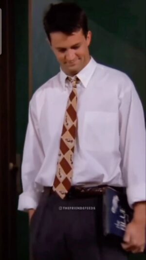 Sam Thompson Instagram - The place I turned for comfort. My favourite character was always chandler. ‘I tell jokes when I’m nervous’ can’t tell you how much I resonate with that haha. A small part of my early life has gone with him. RIP ❤️❤️❤️