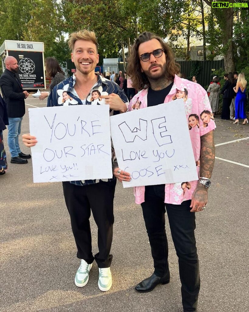 Sam Thompson Instagram - Never been so proud in my life 🥹❤️ The fact that @p_wicks01 also came to support was just the icing on the cake. I even got him a custom Zara shirt 😂 swipe for the best moment of the evening involving Pete and the cameras 😂 ❤️❤️❤️❤️