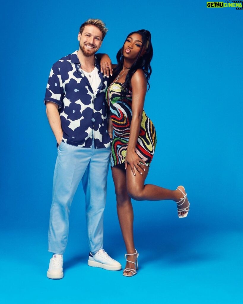 Sam Thompson Instagram - We’ve got a text!!!!😭 your favourite duo is back for another round! So happy that we’re gonna be back on your screens every Sunday and EVERYDAY on the pod!! Thank you guys for loving us and supporting us all the way - here’s to another amazing summer 🏝️💕 Oh yeah the first episode of love island the morning after is out NOW!!