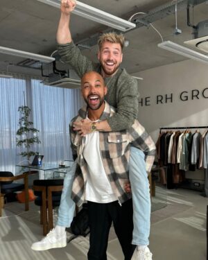 Sam Thompson Instagram - Reunited with Deputy Axwell! 🥹 The best brother a man could ask for! Missed you like mad sir!!! ❤️❤️❤️ @marvinhumes