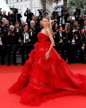 Sam Thompson Instagram - I don’t think I’ve ever done this before and it’s a bit lame, but I’ve just never seen anyone more beautiful. The fact you’re my girlfriend is hilarious 😂 she’s at Cannes film festival atm and I’m so proud of you goose for everything you’re doing, and you look stunning ❤️❤️❤️❤️ @zara_mcdermott