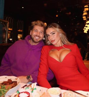 Sam Thompson Instagram - Date night ❤️