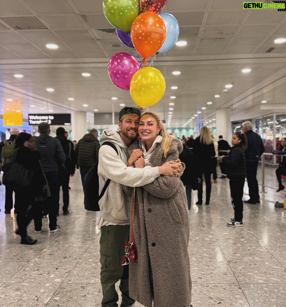 Sam Thompson Instagram - She brought balloons 😂🥹 Reunited with the love of my life. What a trip, what a lucky guy I am 🥹❤️❤️❤️ spot an awkward Pete 😂