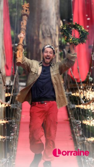 Sam Thompson Instagram - The KING of the jungle! 👑

@samthompsonuk joined Lorraine exclusively to talk about the jungle, how lucky he feels to have @zara_mcdermott, @p_wicks01 and his families support and much, much more. #SamThompson #Lorraine #ImACeleb