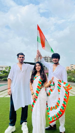 Sameeksha Sud Instagram - Happy Independence day… 🇮🇳 

#desrangila #independenceday