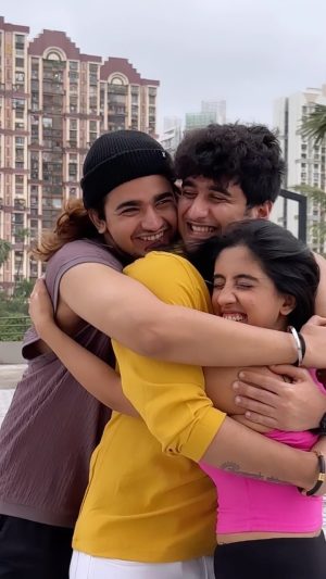 Sameeksha Sud Instagram - Unbreakable ❤️ @sameeksha.sud_ @vishalpandey_21 
#teentigada #friendsforever #friendshipgoals