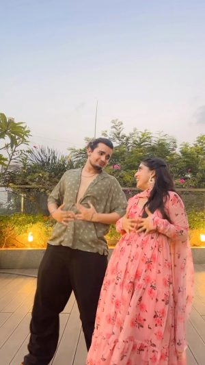 Sameeksha Sud Instagram - Catching up on trend.. 💞 

#trendingreels

Styled by @rimadidthat
Outfit @byutify.in