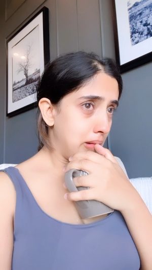 Sameeksha Sud Instagram - Galat hoga if i say “it was just an act”. Chalo let me introduce you to my life a little. Breakdowns, anxiety attacks, constant stress yes i have been going through all of this for sometime. We all are going through something or another & as an Actor/Influencer i can confidently say and trust me on this that we show you only the good things of our lives. Am not dealing with any parental, love life or financial issues. Probably my problem is not that big but its big in my head. Social media doesn’t helps infact sometimes even worsens it. But my fam, #samkesitare and people who look forward for my content keeps me going. 
As an influencer its my duty to show you that life is not that rosy as we show you. And when you are part of our happiness then why not this… Well, anyhow i guess jeena issi ka naam hai.. 🙃 #lifelessons #motivation #gratitude #mentalhealth #anxiety #breakdowns #strength #strongwomen