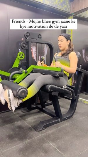Sameeksha Sud Instagram - Le le bhai motivasaaan… 💪

#relatable #gym