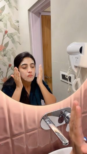 Sameeksha Sud Instagram - Apke sath bhi aisa hota hai..?? 😂

#relatable #comedy