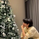 Samuel Instagram - Who wants to spend christmas with me?