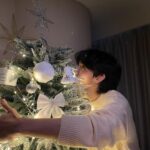Samuel Instagram - Who wants to spend christmas with me?