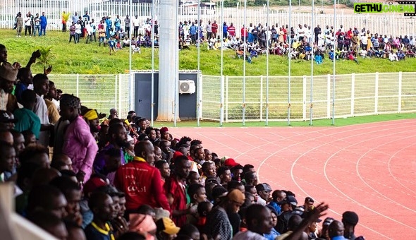 Samuel Eto'o Instagram - Parlons Football 😍 QUI PEUT ??? Championnat Amateur 👏🏿👏🏿👏🏿👏🏿🇨🇲🇨🇲🇨🇲🇨🇲🇨🇲🇨🇲🇨🇲 @fecafootofficiel