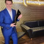 Samy Dana Instagram - O Investnews não tem influenciadores mágicos com a promessa de enriquecer rápido. Ou então cifras mirabolantes, prometendo quinhentos, seiscentos, setecentos por cento de rentabilidade. O que ele tem é muita informação, com as melhores práticas de finanças. Um conteúdo original, que foge de boa parte do jornalismo econômico que replica notas de assessorias de imprensa ou agência de notícias. Uma tarefa desafiadora e muito divertida sobretudo com a brilhante equipe que montamos.   O Investnews conseguiu ser completo, descomplicado e útil. Em tão pouco tempo já fez história. E vai fazer ainda mais, agora com o apoio e sendo parte da estratégia de uma das empresas mais inovadoras do país e do mundo, que é o Nubank.  Obrigado David Vélez e Cris Junqueira, cofundadores do Nu, por acreditarem e abraçarem esse projeto. Esse é apenas o começo.