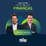 Samy Dana Instagram - Você é team à vista ou team parcela? Na hora de fazer uma compra sempre rola aquela dúvida se é melhor quitar a dívida de uma vez ou parcelar para diluir o valor total. Não se preocupe, o @samydana está aqui para ajudar e disponibilizou uma calculadora grátis para você saber qual opção compensa mais. Ficou interessado(a)? Acesse o link da bio e confira já no curso Faça As Pazes Com Suas Finanças! . . . #finanças #calculadora #parcelas #juros #samydana #economia