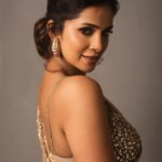 Samyuktha Shanmughanathan Instagram - Pongal O Pongal 🌾🌾🌾 Makeup , Hair and Drape by @promakeup_chennai shot by @balakumaran.19 styled by @deekshitanikkam outfit by @fatiz_official jewellery @heerbypriyanka