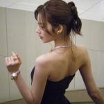 Sana Minatozaki Instagram – イエローダイヤモンドに纏われて🏰💎