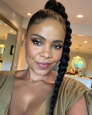 Sanaa Lathan Instagram - Just me and my braid wondering if y’all checked out @hitandrunnetflix yet? #HitAndRun #Netflix💥💥💥