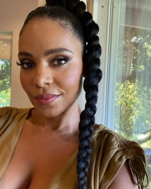 Sanaa Lathan Instagram - Just me and my braid wondering if y’all checked out @hitandrunnetflix yet? #HitAndRun #Netflix💥💥💥