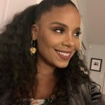 Sanaa Lathan Instagram – Twinkle sparkle tinsel dreams 
City of angels sings for me 
Songs of Christmas hope and rest 
Wishing you the very best…
Of everything 💫