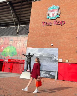 Sananthachat Thanapatpisal Instagram - That’s your decision, and I respect that. 

It's a truly sad news that Klopp decided to leave the liverpool at the end of this season while all Liverpool fans are in the period where we have full of hope and happiness. 
I know this gonna happen one day, but never expect it to be this early.

With Klopp’s leadership and energy, he brings all the best from player, and gains tremendous love from Liverpool fans.

I will always miss the journey the you have created for pass 8 years.

With love
Sananthachat, Liverpool fans. 🦢♥️