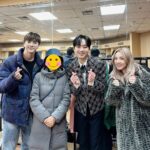 Sandara Park Instagram - 둥이랑 엄마 모시고 엄마의 최애!😍 이찬원님 콘서트를 다녀왔다🥹🤩 엄마가 유일하게 하는 외출이고 유일하게 소녀로 돌아가는 순간이다. 매번 느끼지만 정말 울엄마 최애 보는 눈이 있으시네! 공연과 실력은 말할것도 없고, 인품도 얼마나 좋은지 매번 감탄한다😭👍 나도 이제 #찬스 #이찬원 #입덕 #찬스감사제 엄마의 요청으로 얼굴은 가려드렸어요 🤣 ㅋㅋㅋ ps. 응원봉을 구하지 못한 엄마에게 봉 두개 가져오셨다며 빌려주신 앞자리에 앉으셨던 찬스분 너무 감사합니다😀🙏🏻💘 다음 공연땐 꼭! 공식굿즈를 미리 사서 준비할게용~!!!