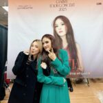 Sandara Park Instagram - 내 사랑 거미언니🧡 오래전부터 거미언니 콘서트는 거의 안빠지고 다 출석했는데 이제 20주년이 지나고 공연을 워낙 많이 하시다보니 언니 공연 셋리스트 느낌이 확~ 바뀌었다~!!! 🤩 굉장히 신선하고 새로웠는데 와아… 대박~!!!😍 그래서 올해의 공연은 슬픈 이별노래 보다는 반전 넘치는 신나는 곡들과 요즘 핫한 노래들까지~ 다양하게 들을수가 있었는데! 목소리 하나만으로 이렇게 카리스마 있게 관객을 휘어잡을수가 있다니!!! 역시 울 언니 넘 멋있고 자랑스러워요~!!! 사랑해용~!!! 👏🏻👏🏻👏🏻 #거미 #Gummy 🕷️ 올림픽공원 올림픽홀