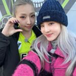 Sandara Park Instagram - 울 밍끼 축구경기 응원하러~!!! ⚽️ 너무 기특하다 울 막둥이 뭐든지 잘해내는 모습에 뭉클 ㅠㅠ #FC탑걸 항상 응원합니다!!!😭👍 #골때녀 처음가서 낯가리는 극극극 I 인 내옆에 오셔서 첨부터 끝까지 잘챙겨주신 극극극 E 바다언니도 넘 감사해용😀🧡 ㅋㅋㅋ