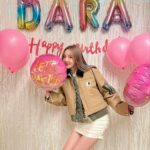 Sandara Park Instagram - 사랑하는 사람들과 함께한 생일 🥳🎂🎊🎉🎈🎁💘🥹 #SweetDARADARAday