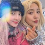 Sandara Park Instagram - 울 밍끼 축구경기 응원하러~!!! ⚽️ 너무 기특하다 울 막둥이 뭐든지 잘해내는 모습에 뭉클 ㅠㅠ #FC탑걸 항상 응원합니다!!!😭👍 #골때녀 처음가서 낯가리는 극극극 I 인 내옆에 오셔서 첨부터 끝까지 잘챙겨주신 극극극 E 바다언니도 넘 감사해용😀🧡 ㅋㅋㅋ