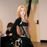 Sandara Park Instagram - #엄정화콘서트 #초대 🔥🔥🔥 정화언니의 무대에 게스트로 서게되다니…. 정말 꿈만 같고 행복했던 순간이었어요.. 🥹 언니 콘서트 너무나 성공적으로 멋있게 마치신거 축하드립니다🥳👏🏻👏🏻👏🏻 하고 싶은 말이 너무 많아서..일기로 쓸게요~!!!😭정말 존경하고 사랑합니다. 저도 언니같은 아티스트가 되고싶어요♥️ 잠실학생체육관