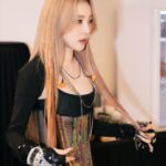 Sandara Park Instagram - #엄정화콘서트 #초대 🔥🔥🔥 정화언니의 무대에 게스트로 서게되다니…. 정말 꿈만 같고 행복했던 순간이었어요.. 🥹 언니 콘서트 너무나 성공적으로 멋있게 마치신거 축하드립니다🥳👏🏻👏🏻👏🏻 하고 싶은 말이 너무 많아서..일기로 쓸게요~!!!😭정말 존경하고 사랑합니다. 저도 언니같은 아티스트가 되고싶어요♥️ 잠실학생체육관