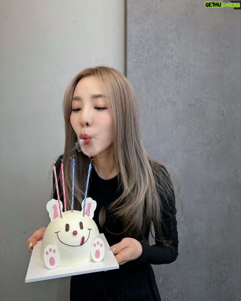 Sandara Park Instagram - Thank you for all the greetings 🎂🥳🥰 love you all~!!! #bdayweek🎉