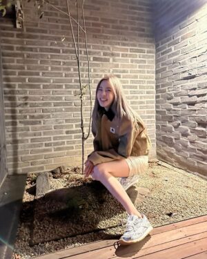 Sandara Park Instagram - 사랑하는 사람들과 함께한 생일 🥳🎂🎊🎉🎈🎁💘🥹 #SweetDARADARAday