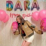 Sandara Park Instagram - 사랑하는 사람들과 함께한 생일 🥳🎂🎊🎉🎈🎁💘🥹 #SweetDARADARAday