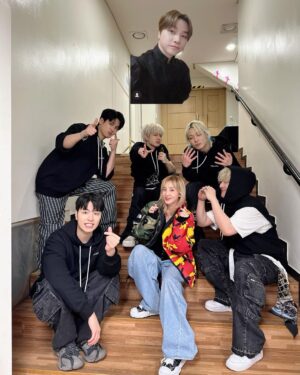 Sandara Park Instagram - 너무 오랜만에 만난 울 코니들🥹 역시 명곡이 너무 많고! 내가 좋아하는 노래두 너무 많구! 너무 잘한당~!!! 😆👏🏻👏🏻👏🏻 기다릴게 아이콘!!! 건강히 돌아와~!!! 😀♥️♥️♥️♥️♥️♥️ 
#ikon #아이콘