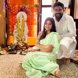 Sandipta Sen Instagram - Amader Biyer porer prothom Saraswati Pujo🙏
R Valentine's Day😬💞

#valentinesday2024 #valentines