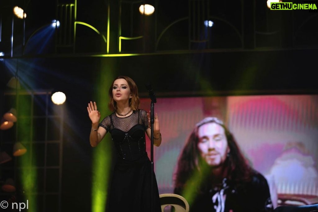 Sandy Instagram - Amo quando vocês cantam comigo, fica escrito na minha cara…🥰 Ainda bem que vejo alguns de vocês nesta sexta-feira, no show de Ribeirão Preto!