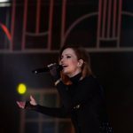 Sandy Instagram - Já com saudade do público de Floripa e Curitiba… 💜 E tava com saudade tb dos cliques da minha super fotógrafa, “NPL”, e vcs? Aproveitando, vou estar de volta a Sampa nesta quarta-feira, 28, no @espacounimed! Quem vem, me conta aqui na legenda? 🎈