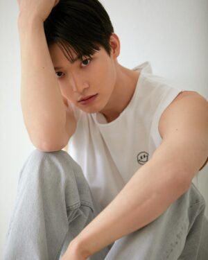 Sang Heon Lee Instagram - Good morning LA 🇺🇸
Good night 🇰🇷
Last one of my spec shoots from last year 🤍🩵🩶🙏