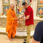 Sanjay Dutt Instagram - It’s always an honour to meet Poojya Bhramabihari Swamiji, Swamiji thank you for all your love and affection, please always keep me in your heart ♥️