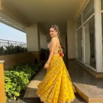 Sanya Malhotra Instagram - 💛💛💛 @sukritiandaakritiofficial @shriparamanijewels @sonisapphire