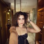 Sanya Malhotra Instagram - 🤳🏽✨