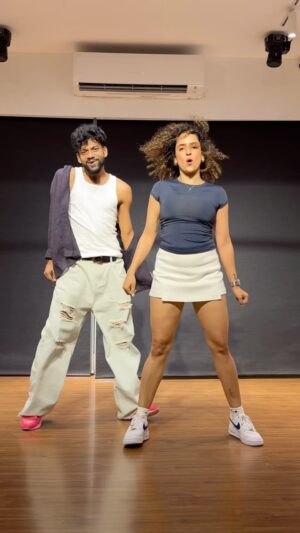 Sanya Malhotra Instagram - Which song should we do next ? #SaSha . 
#shazebsheikhchoreography with @sanyamalhotra_ 🌹 at @tangerineartsstudio 🧡.