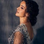 Sanya Malhotra Instagram - Hey award milalya mule me khup anandi ahe ani me tumchi runi ahe 💖 Thank you @rishidarda @lokmat for #LokmatMostStylish #Thegamechangeroftheyear award 🥰❤️