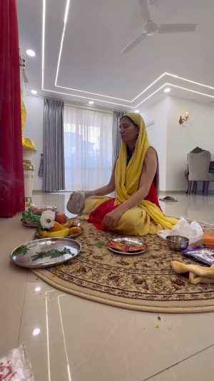 Sapna Choudhary Instagram - भोले हैं मेरे बाबा, इसलिए कहलाते भोलेनाथ हैं
अपनी कृपा से करते भक्तों को प्रसन्न वो मेरे महादेव हैं
भगवान शिव आप पर अपनी कृपा बरसाएं। ओम नमः शिवाय!

महाशिवरात्रि की ढेरों शुभकामनाएं!

#shiv #positivevibes #thankgodforeverything