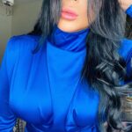 Sarah Fraisou Instagram - Blue it’s your favorite color? 1,2 ou 3💙#pictureoftheday #blue #fun #lifestyle