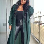 Sarah Fraisou Instagram - 💥Dubaï outfit 💥aime tu ce genre de tenue ? #pictureoftheday #dubailife #greenmood #life Dubai, United Arab Emiratesدبي