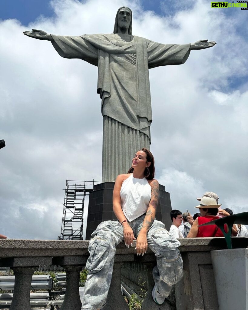 Sarah Fraisou Instagram - Corcovado 🇧🇷 #brazil🇧🇷 #picoftheday #holiday #fun #visiting Cristo Redentor, Corcovado - Rio De Janeiro